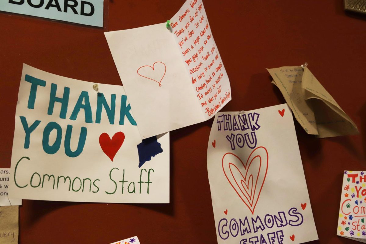 Thank-you+cards+from+students+line+the+walls+of+Commons+after+Oct.+25.+Carly+Philpott%2FThe+Bates+Student.