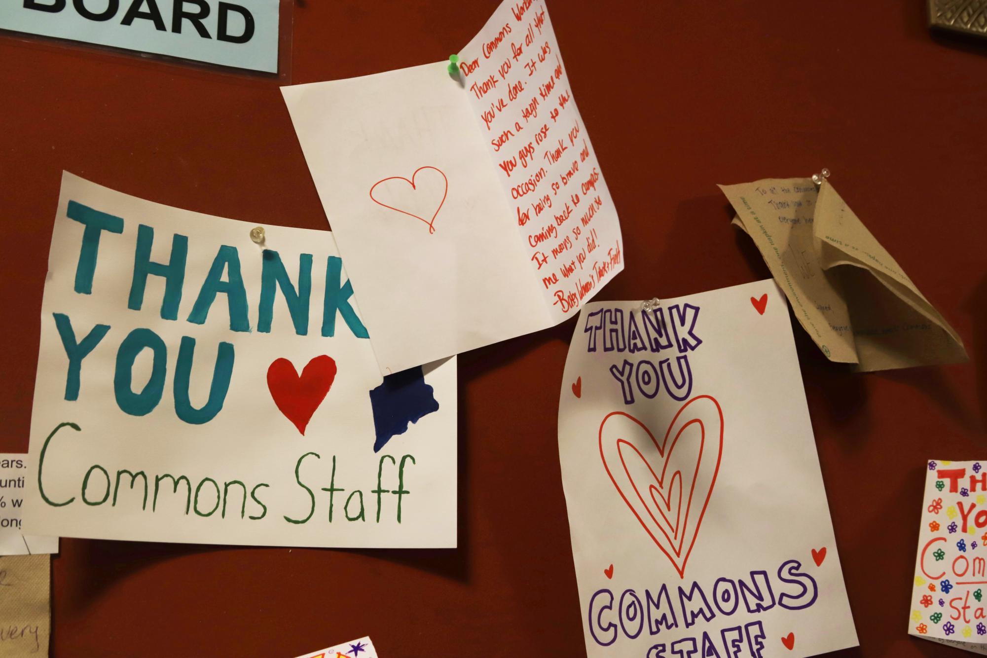 Thank-you cards from students line the walls of Commons after Oct. 25. Carly Philpott/The Bates Student.