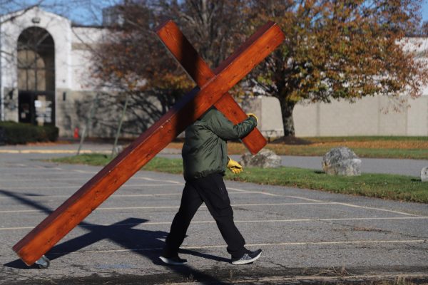 Dan Beazley of Michigan traveled nearly 900 miles to provide prayer, support and love for Lewiston following the Oct. 25 mass shooting. Carly Philpott/The Bates Student