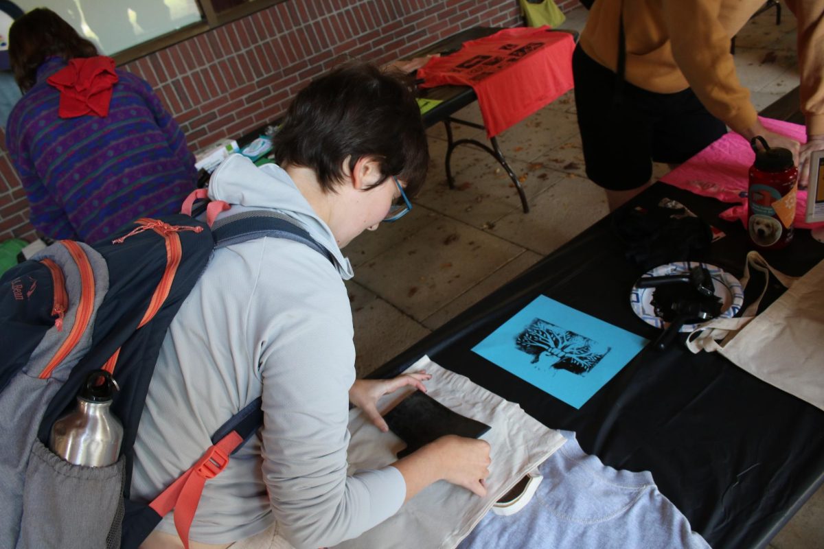 Ellie Millard '26 (they/them) printing on a tote