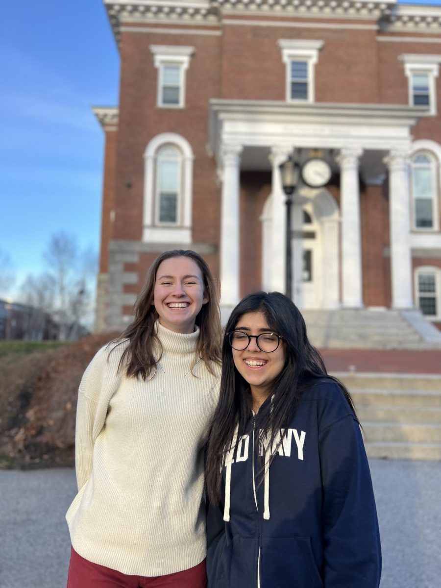 Elena Goroshnikova (left), 2028 & Naheen Nadeem (right), 2028 are taking DCS 117 together since they want to learn R programming language.