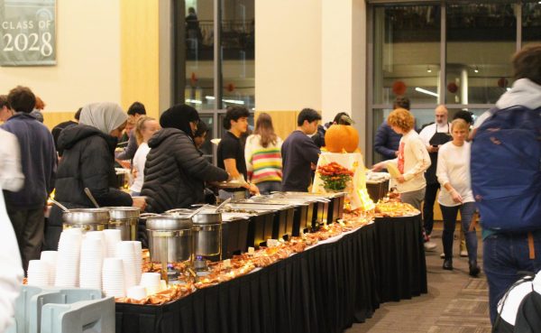 Students serving themselves food at the annual Harvest Meal at Commons on Wednesday, November 20th. 